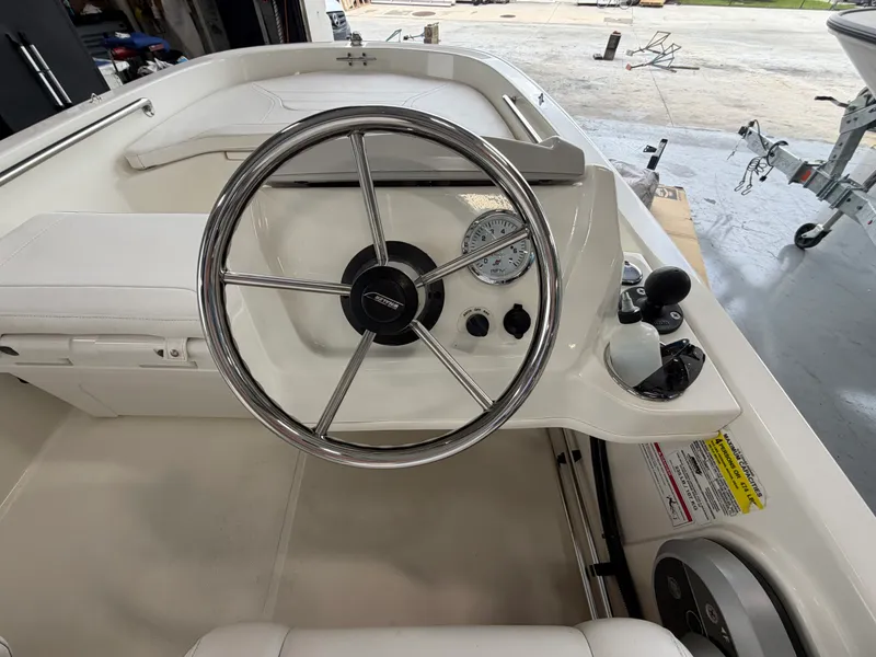Slide: The Image of Boston Whaler 130 Super Sport 2024 - 13