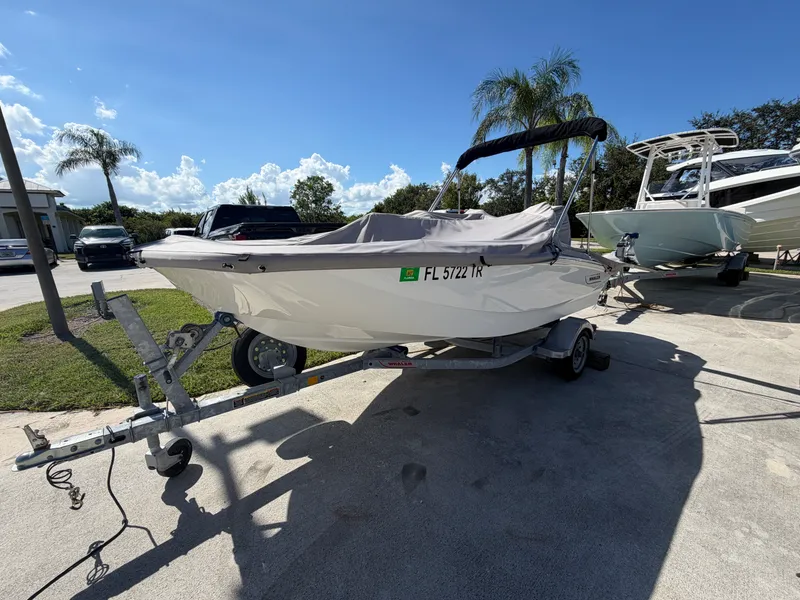 Slide: The Image of Boston Whaler 130 Super Sport 2024 - 19