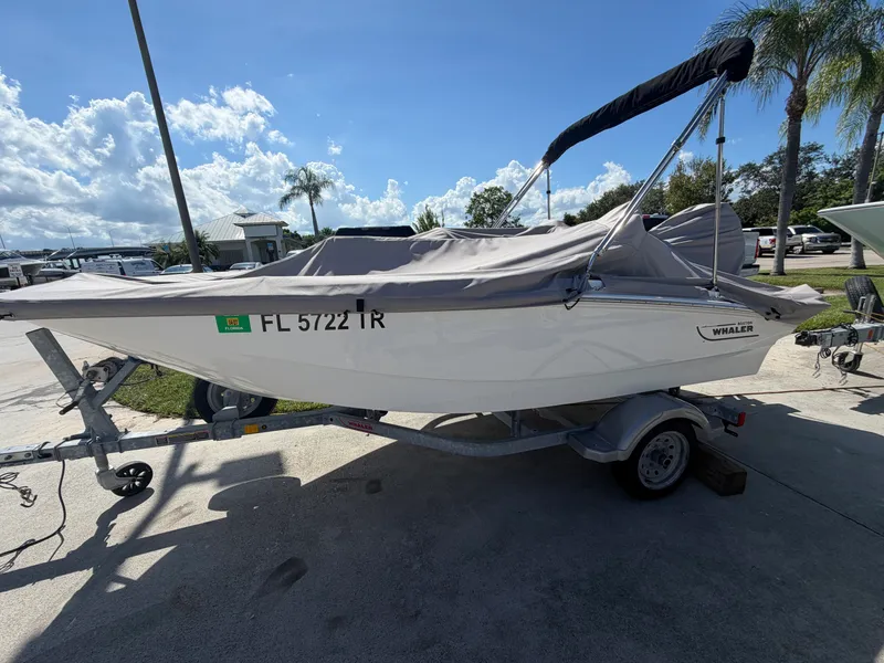 Slide: The Image of Boston Whaler 130 Super Sport 2024 - 18