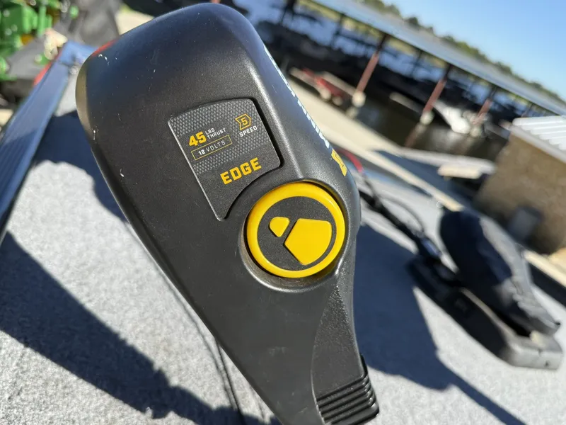 Slide: The Image of Tracker Bass Tracker Classic XL 2025 - 4