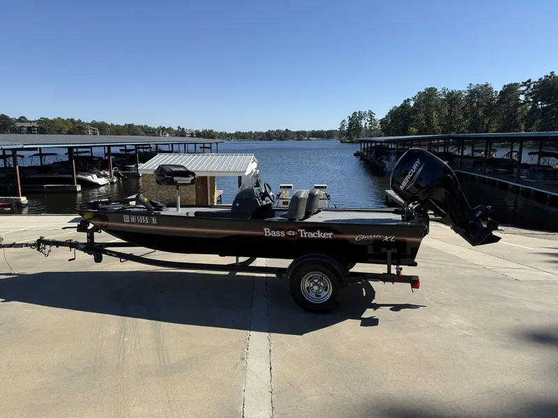 Slide: The Image of Tracker Bass Tracker Classic XL 2025 - 6