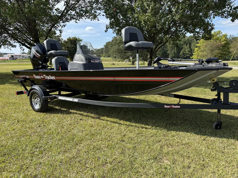 Slide: The Image of Tracker Bass Tracker Classic XL 2026 - 6
