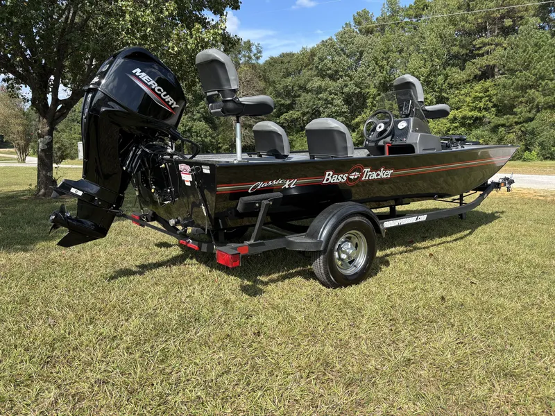 Slide: The Image of Tracker Bass Tracker Classic XL 2026 - 7