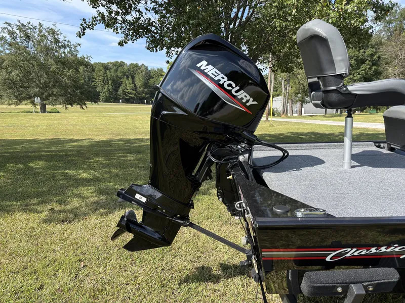 Slide: The Image of Tracker Bass Tracker Classic XL 2026 - 8