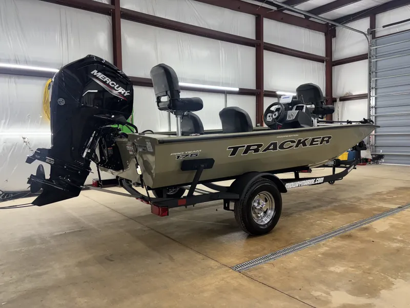 Slide: The Image of Tracker Pro Team 175 Crappie Edition 2026 - 10