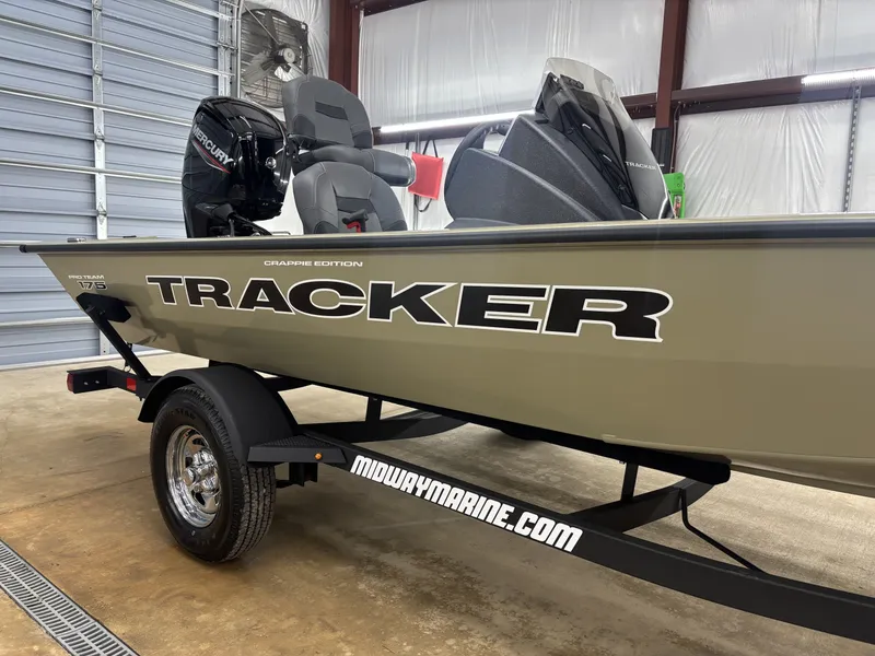 Slide: The Image of Tracker Pro Team 175 Crappie Edition 2026 - 12