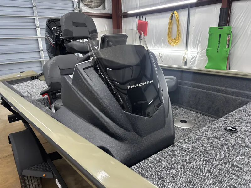 Slide: The Image of Tracker Pro Team 175 Crappie Edition 2026 - 13