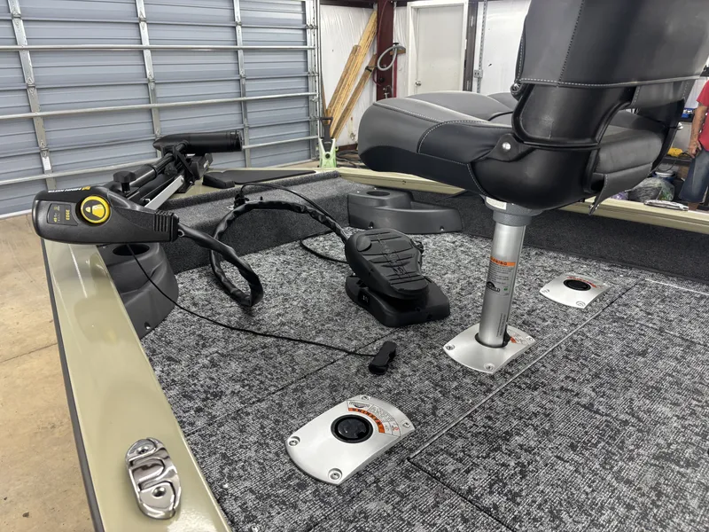 Slide: The Image of Tracker Pro Team 175 Crappie Edition 2026 - 15