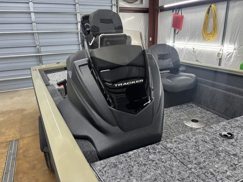 Slide: The Image of Tracker Pro Team 175 Crappie Edition 2026 - 16