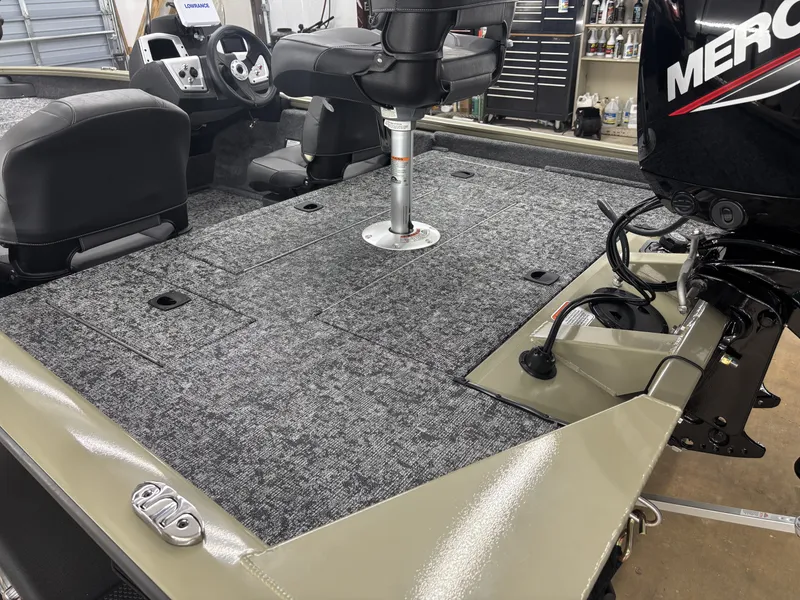 Slide: The Image of Tracker Pro Team 175 Crappie Edition 2026 - 5