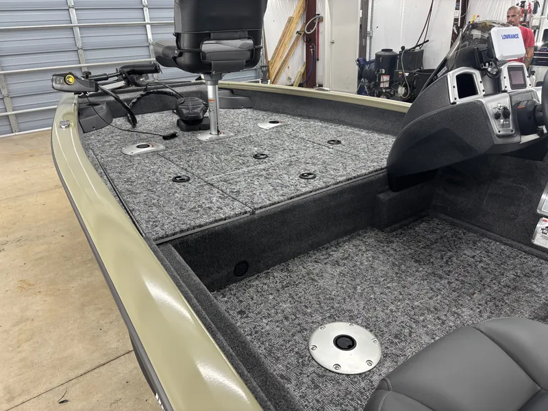 Slide: The Image of Tracker Pro Team 175 Crappie Edition 2026 - 6