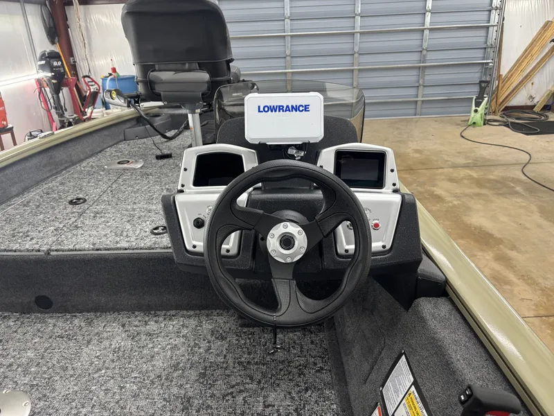 Slide: The Image of Tracker Pro Team 175 Crappie Edition 2026 - 7