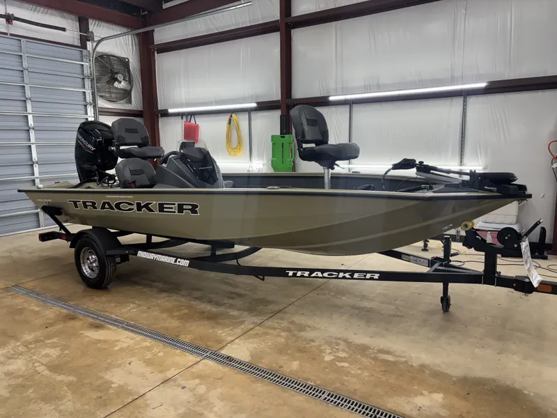 Slide: The Image of Tracker Pro Team 175 Crappie Edition 2026 - 9