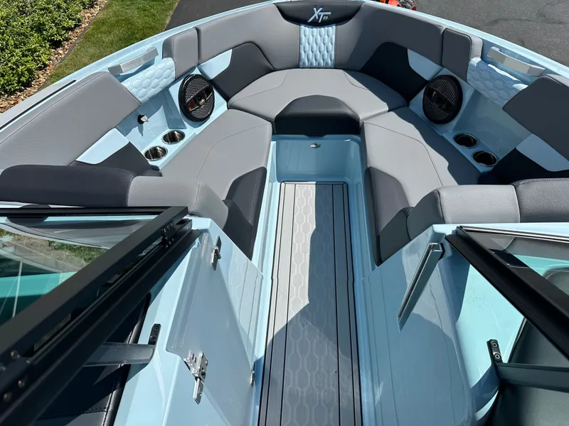 Slide: The Image of MasterCraft XT23 2025 - 14