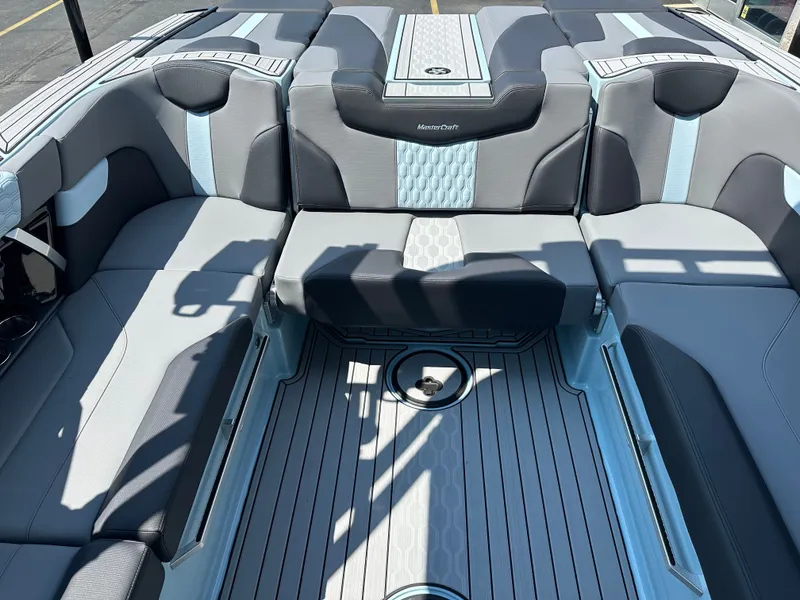 Slide: The Image of MasterCraft XT23 2025 - 18