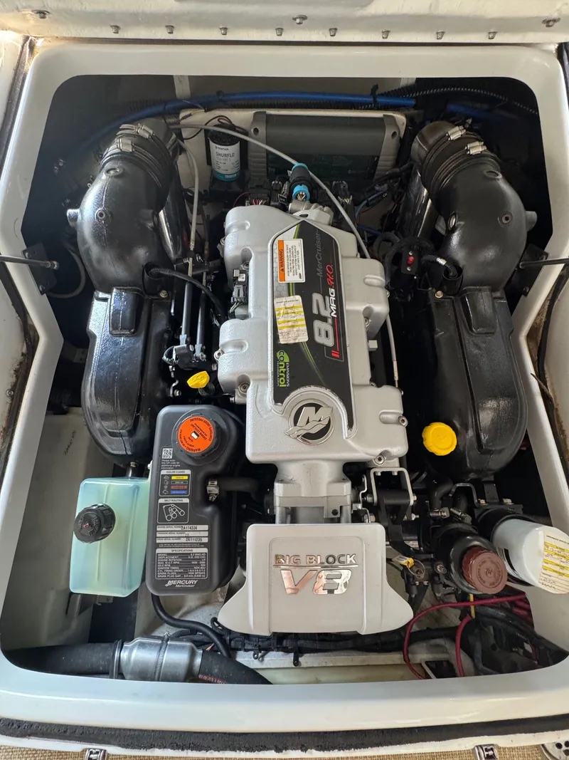 Slide: The Image of Crownline Boats 285SSBR 2013 - 16