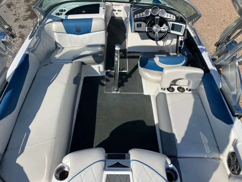 Slide: The Image of MasterCraft X-14V 2013 - 12