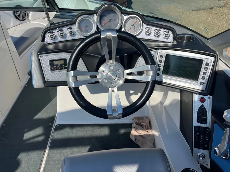 Slide: The Image of MasterCraft X-14V 2013 - 18