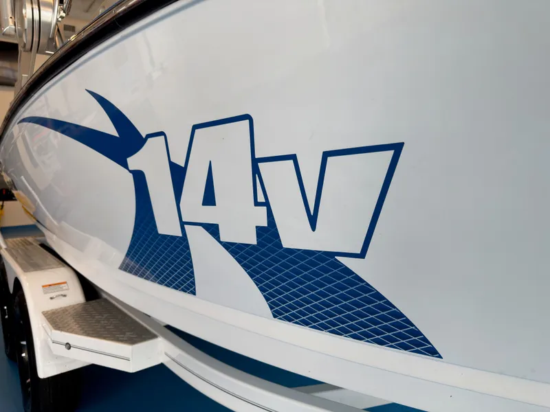 Slide: The Image of MasterCraft X-14V 2013 - 24