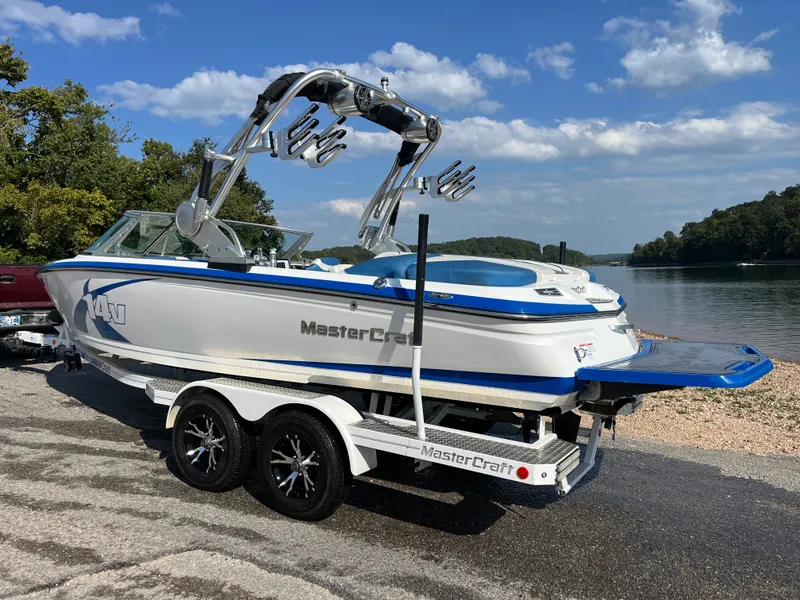 Slide: The Image of MasterCraft X-14V 2013 - 7