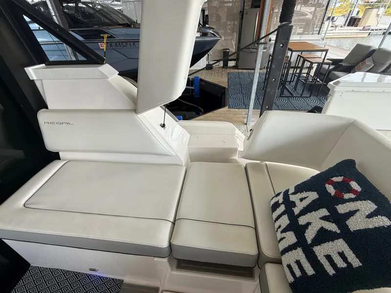 Slide: The Image of Regal 38 GRAND COUPE 2024 - 16