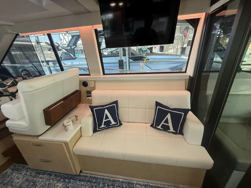 Slide: The Image of Regal 38 GRAND COUPE 2024 - 18