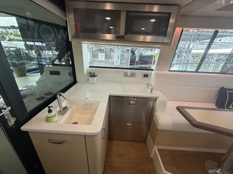 Slide: The Image of Regal 38 GRAND COUPE 2024 - 19