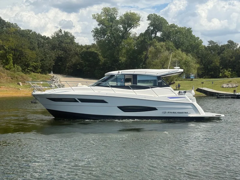 Slide: The Image of Regal 38 GRAND COUPE 2024 - 3