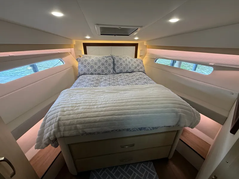 Slide: The Image of Regal 38 GRAND COUPE 2024 - 36