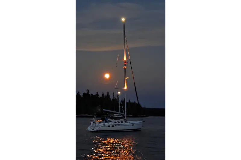 Slide: The Image of Sailboat Hunter 386, 2003 model, illuminated at dusk with moonlight reflection. - 44