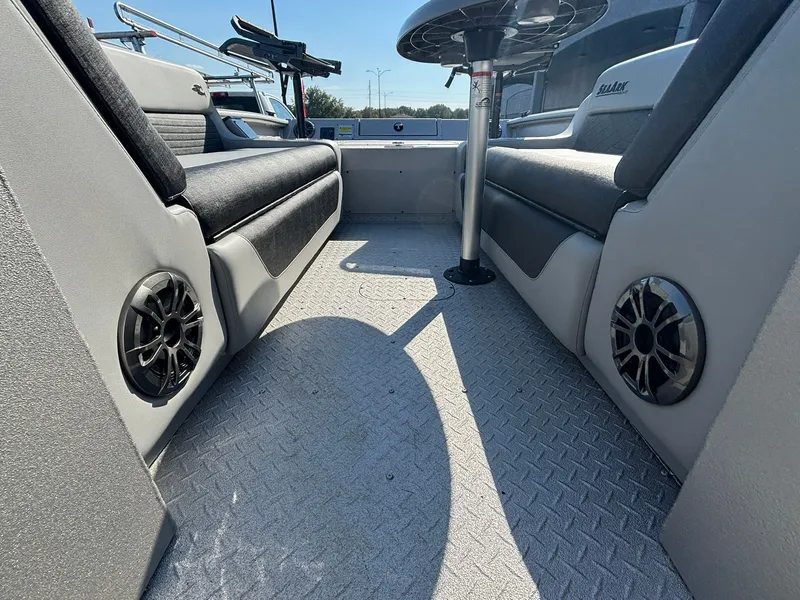 Slide: The Image of SeaArk Easy 200 2026 - 11