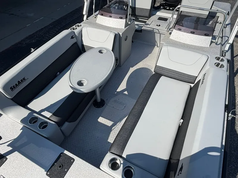 Slide: The Image of SeaArk Easy 200 2026 - 17