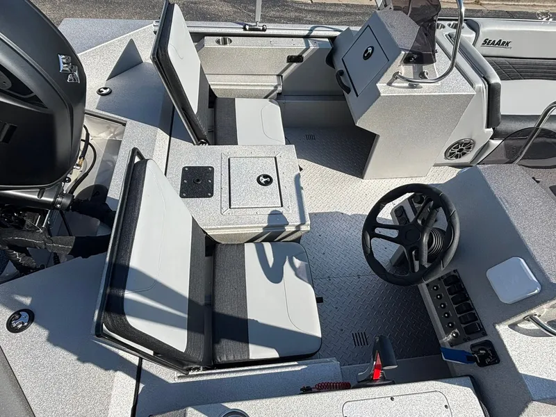 Slide: The Image of SeaArk Easy 200 2026 - 18