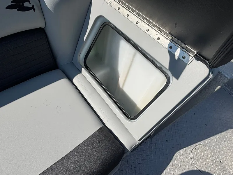 Slide: The Image of SeaArk Easy 200 2026 - 23