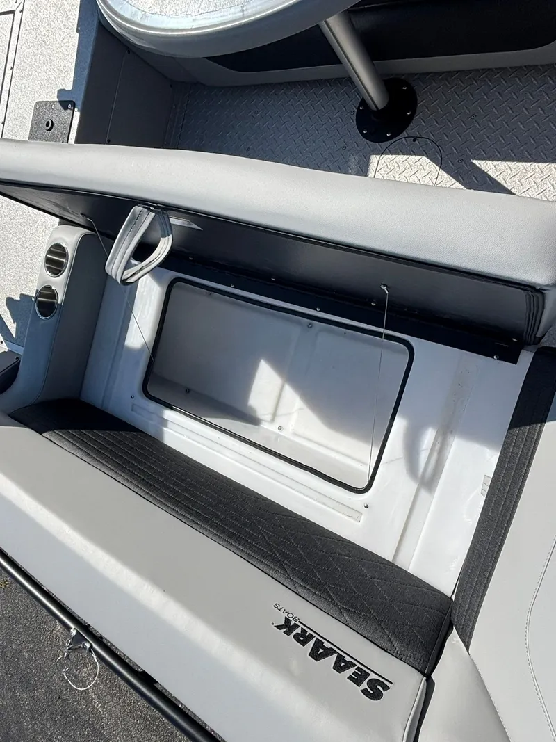 Slide: The Image of SeaArk Easy 200 2026 - 25