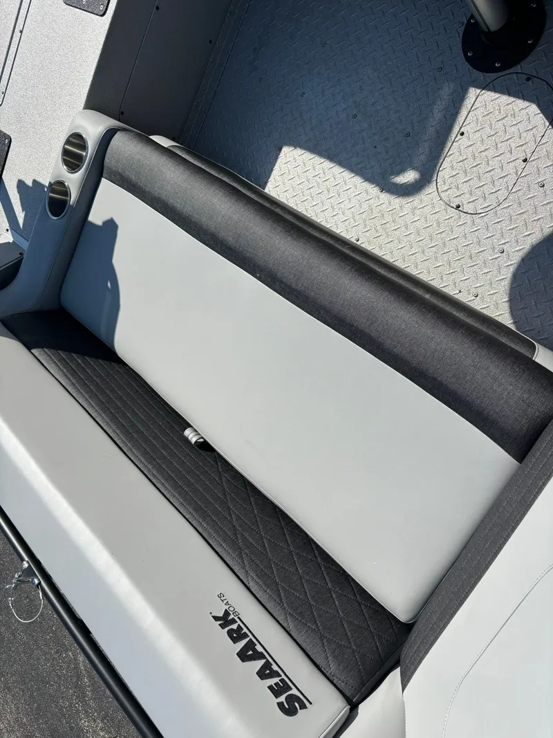 Slide: The Image of SeaArk Easy 200 2026 - 26