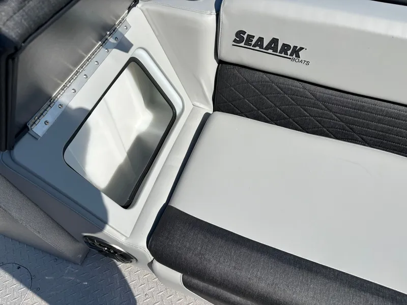 Slide: The Image of SeaArk Easy 200 2026 - 27