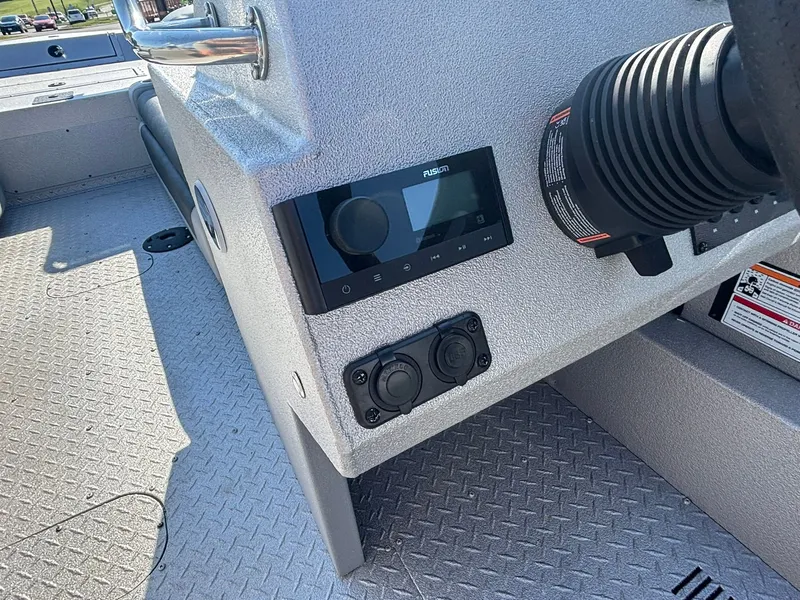 Slide: The Image of SeaArk Easy 200 2026 - 32