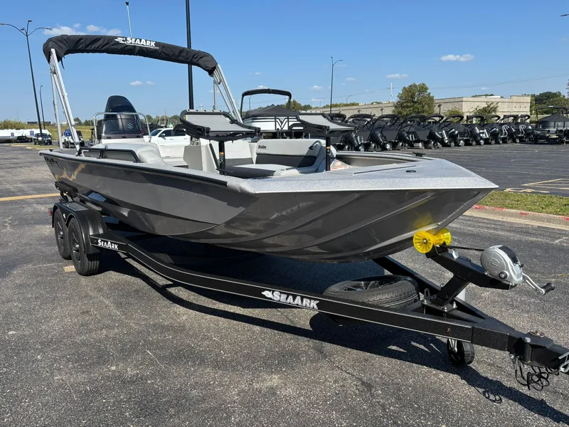 Slide: The Image of SeaArk Easy 200 2026 - 36