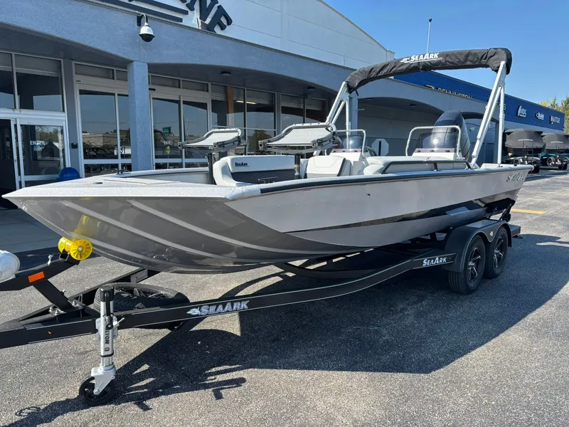 Slide: The Image of SeaArk Easy 200 2026 - 38