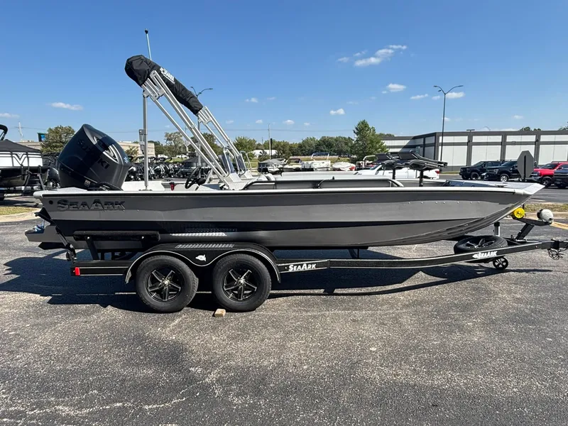 Slide: The Image of SeaArk Easy 200 2026 - 40