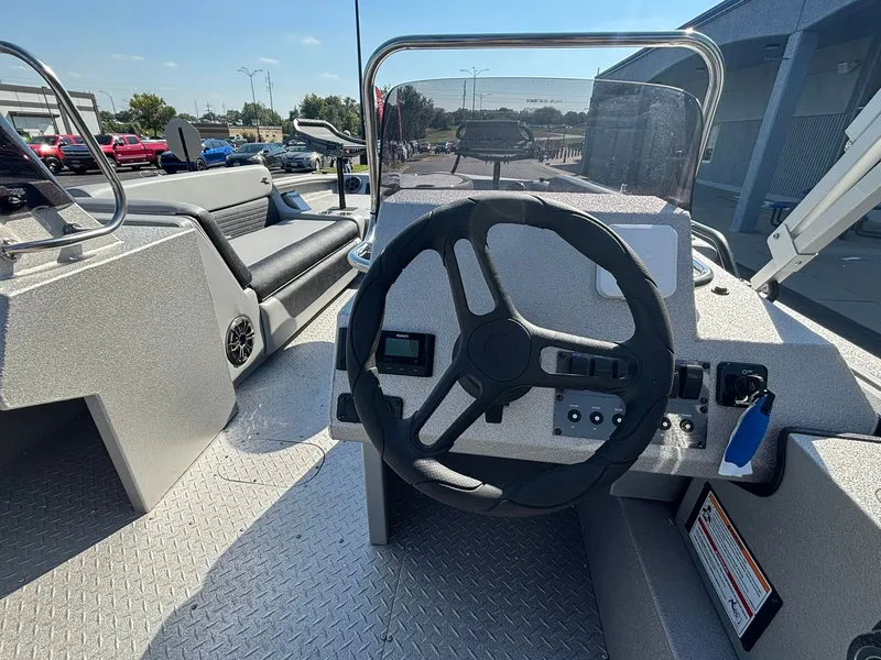 Slide: The Image of SeaArk Easy 200 2026 - 9