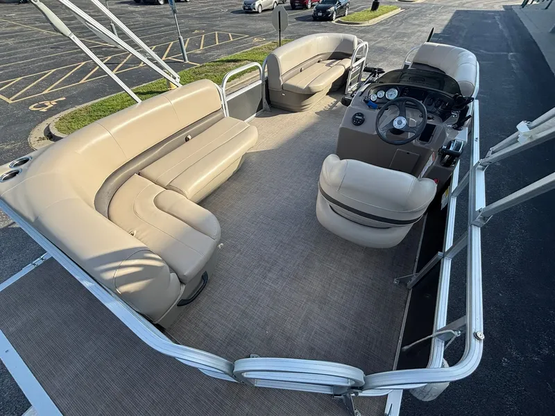 Slide: The Image of Sun Tracker Party Barge 18 DLX 2020 - 12