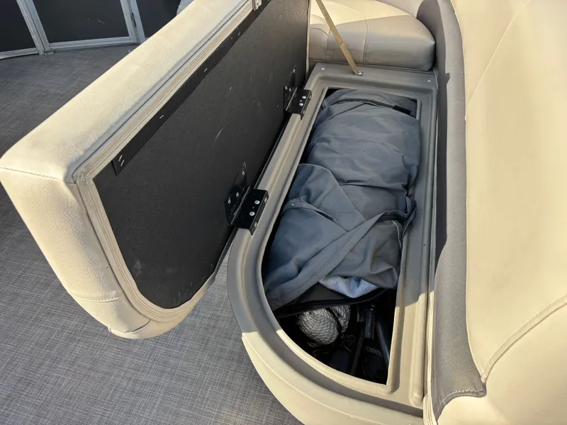 Slide: The Image of Sun Tracker Party Barge 18 DLX 2020 - 14