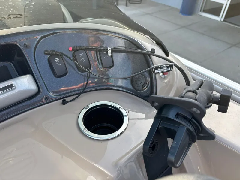 Slide: The Image of Sun Tracker Party Barge 18 DLX 2020 - 17