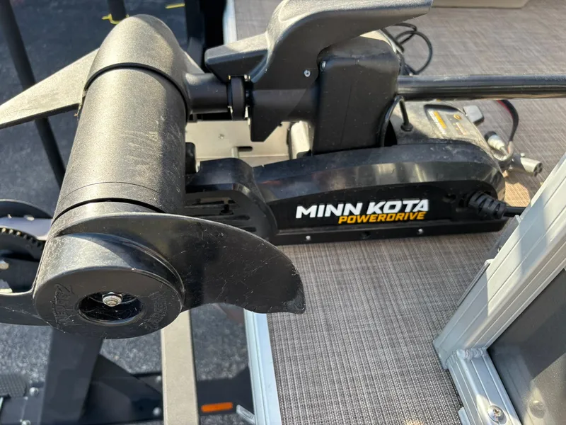 Slide: The Image of Sun Tracker Party Barge 18 DLX 2020 - 25