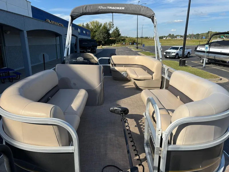 Slide: The Image of Sun Tracker Party Barge 18 DLX 2020 - 27