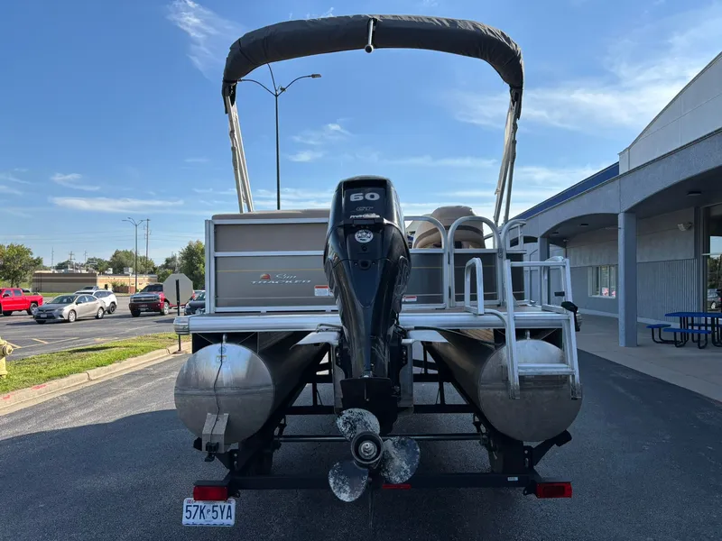 Slide: The Image of Sun Tracker Party Barge 18 DLX 2020 - 28