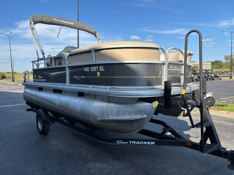 Slide: The Image of Sun Tracker Party Barge 18 DLX 2020 - 3