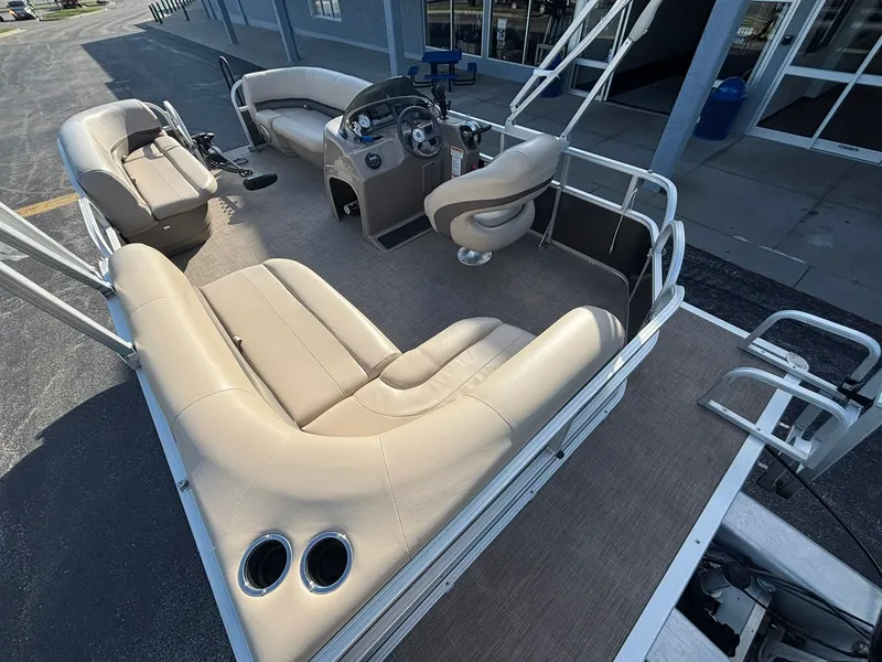 Slide: The Image of Sun Tracker Party Barge 18 DLX 2020 - 30